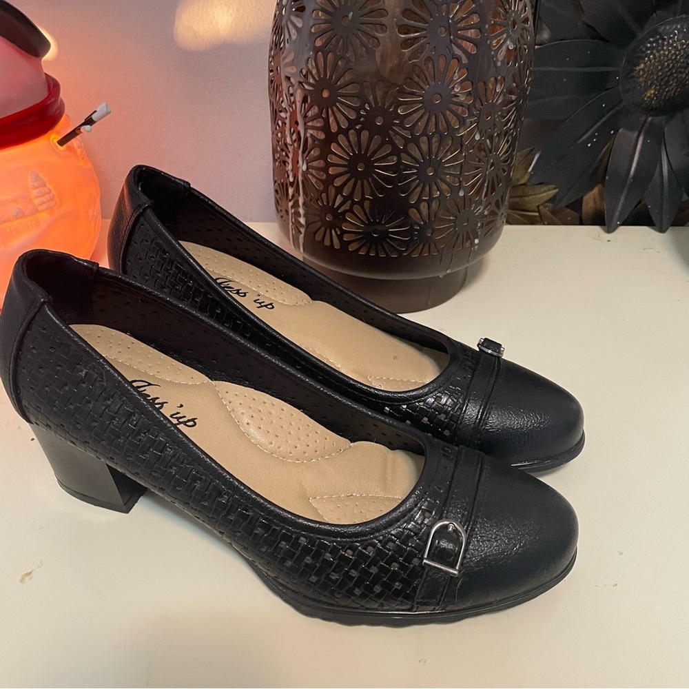 Chic Black Heels with Buckle Detail NWOT size 36